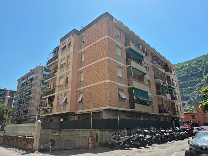 Appartamento quadrilocale in affitto in Via Luigi Gherzi, Genova