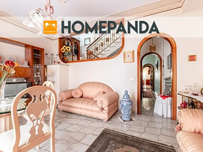 Casa con 6 locali in vendita in Via Bianchi, Catania