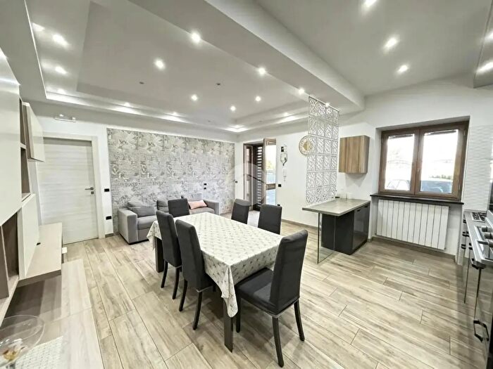 Appartamento trilocale in vendita in Via Federico II, Acerra