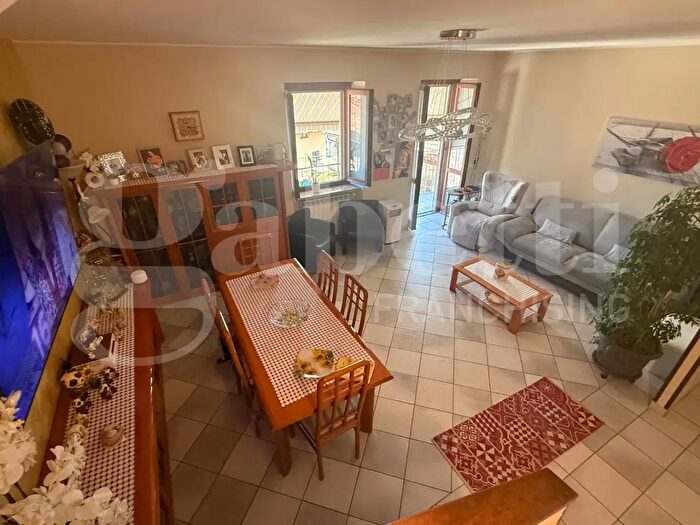 Appartamento quadrilocale in vendita in Via Como Snc, Erba
