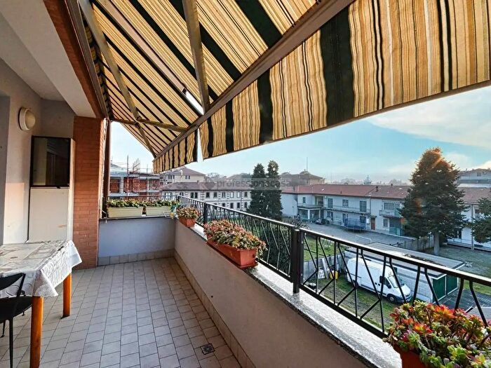 Appartamento bilocale in vendita in Via Vincenzo Monti, Varedo