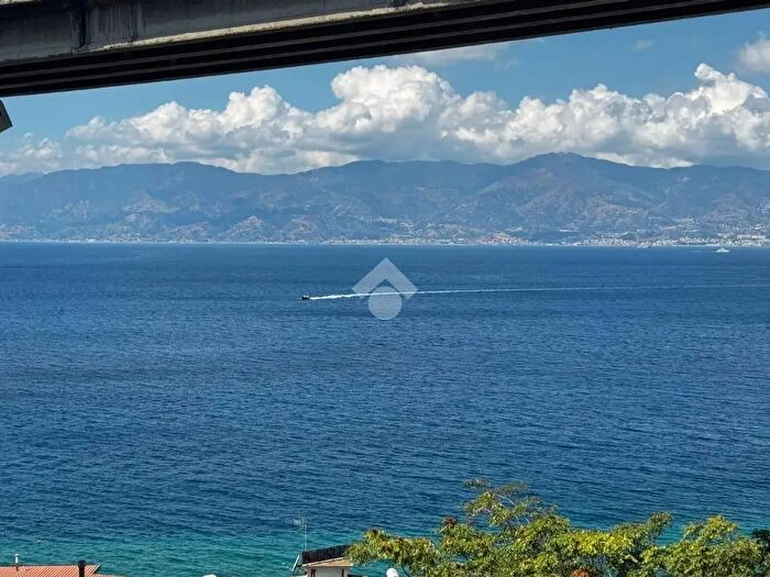 Appartamento quadrilocale in vendita in Via Nazionale Pentimele, Reggio di Calabria