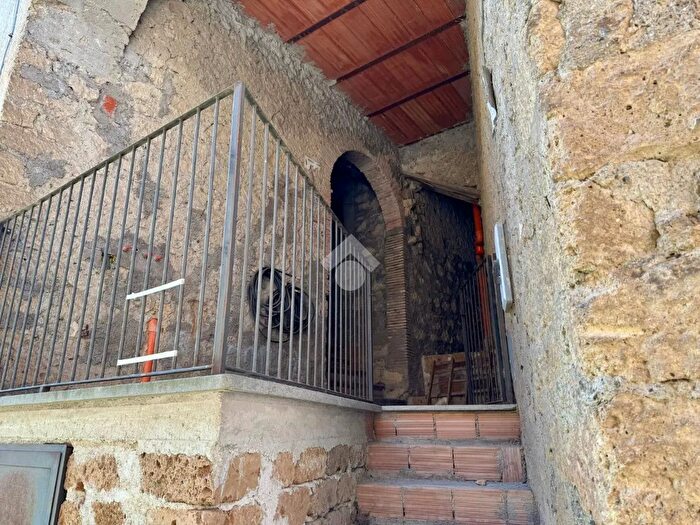 Casa monolocale in vendita in Via del Crocifisso, Caprarola