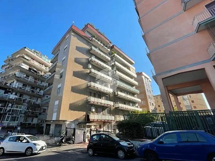 Appartamento quadrilocale in vendita in Via San Giacomo dei Capri, Napoli