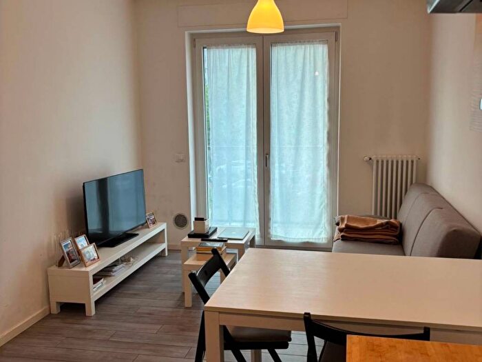 Appartamento trilocale in affitto in Via dei Salici, Quartiere Olmi, Milano