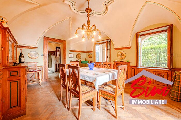 Casa con 12 locali in vendita in Borgosesia