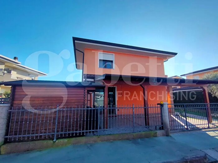 Case in Vendita e in Affitto - 3