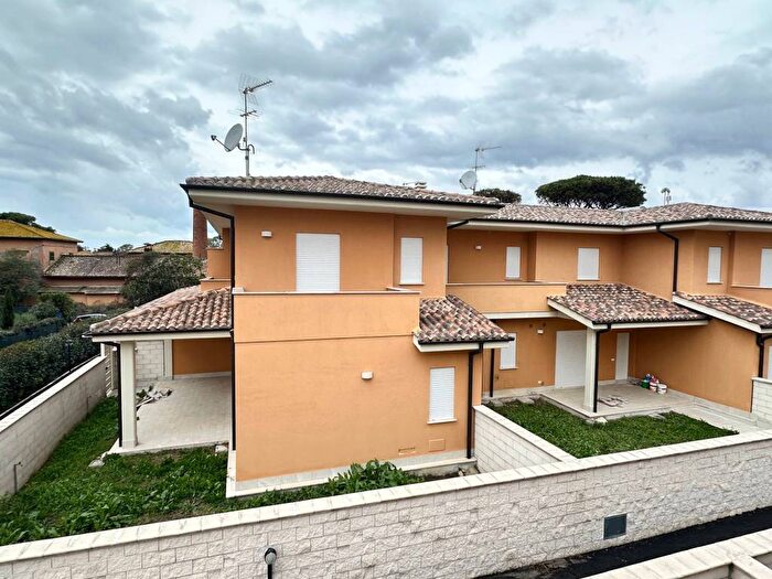 Casa quadrilocale in vendita in Via dei Falconieri, Palidoro Tre Denari, Fiumicino