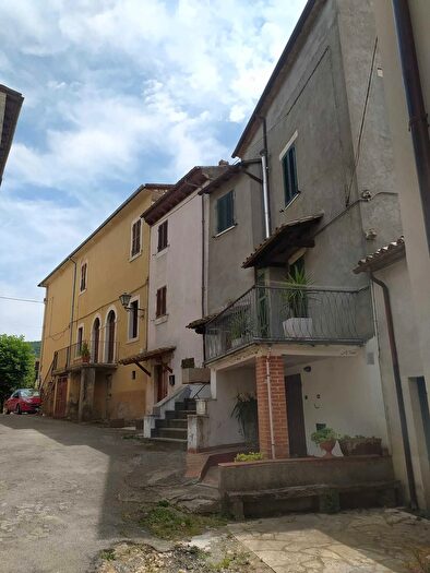 Casa con 6 locali in vendita in Piazza Panfili, Guardea
