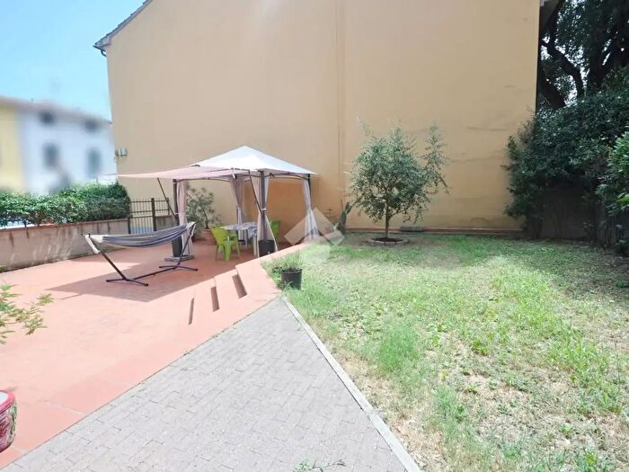 Appartamento trilocale in vendita in Via del Romito, Prato