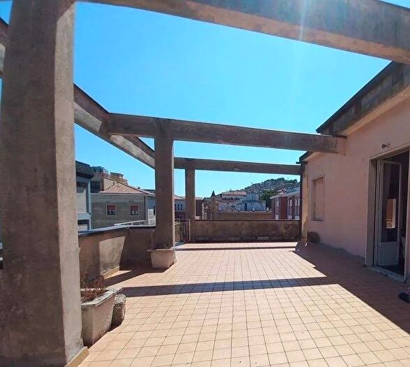 Appartamento con 6 locali in vendita in Ancona Zona Centro, Ancona