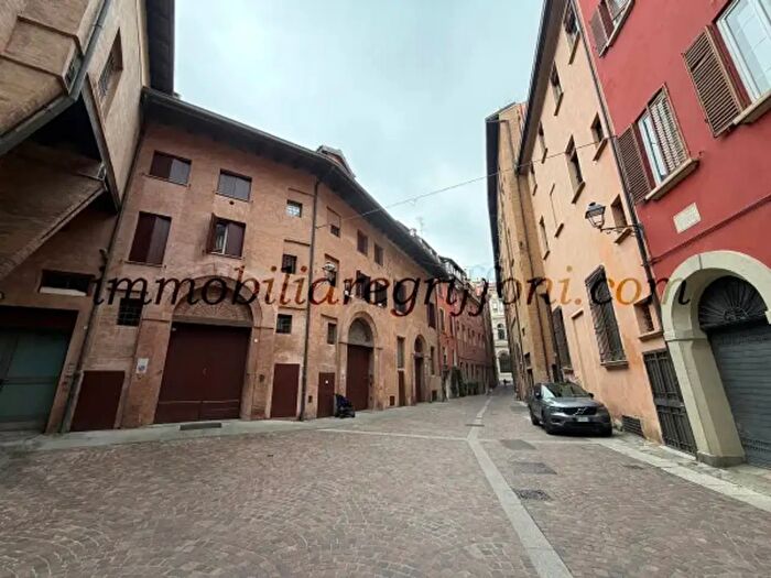 Appartamento trilocale in vendita in Via De Pepoli, Bologna