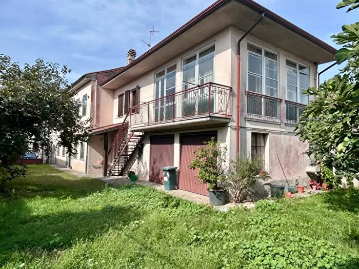 Casa quadrilocale in vendita in Via Secondo Bonacossa, Dorno