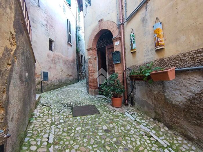 Appartamento trilocale in vendita in Via Giuseppe Garibaldi, Poggio Catino