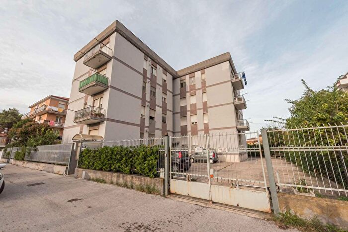 Appartamento con 6 locali in vendita in Via Lago di Piediluco, Pescara