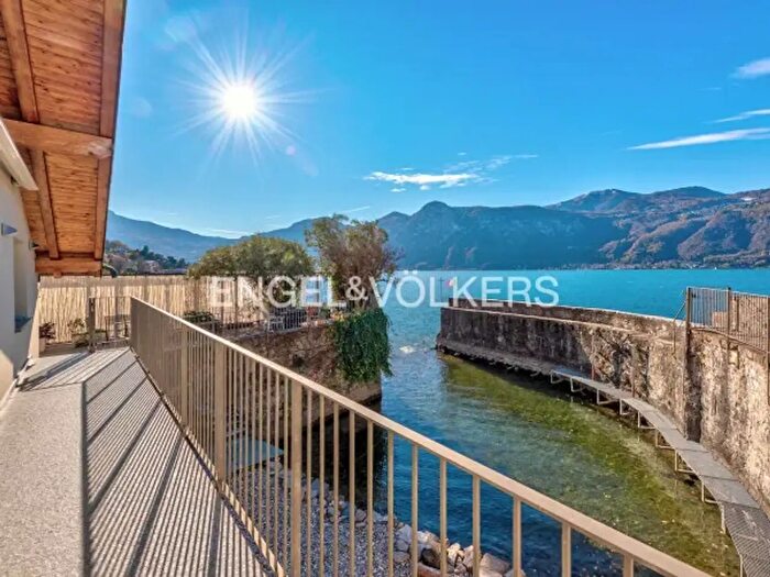 Casa quadrilocale in vendita in Mandello Del Lario