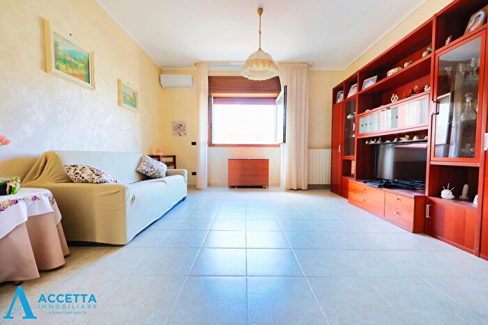 Appartamento trilocale in vendita in Via Dante Alighieri, Taranto