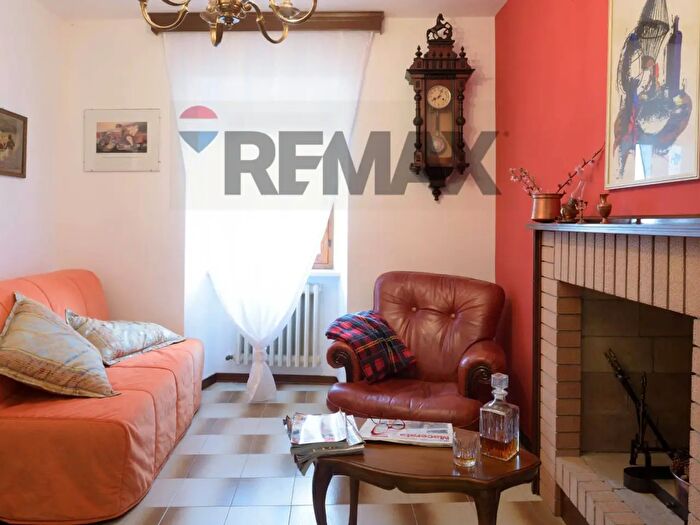 Casa con 6 locali in vendita in Ripe San Ginesio