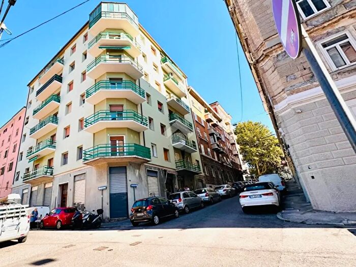 Appartamento trilocale in vendita in Via Amerigo Vespucci, Trieste