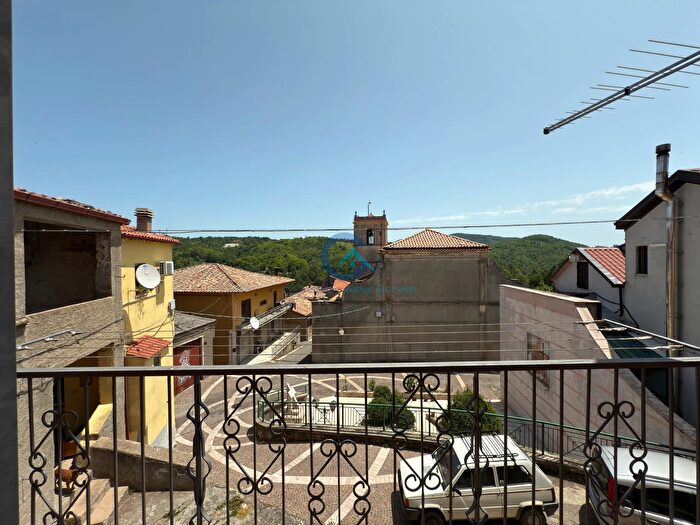 Casa quadrilocale in vendita in Via Partenope, Carlopoli