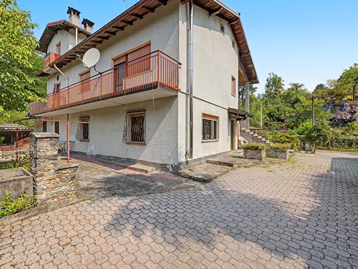 Appartamento trilocale in vendita in Via Cascina Ferrari, Luino