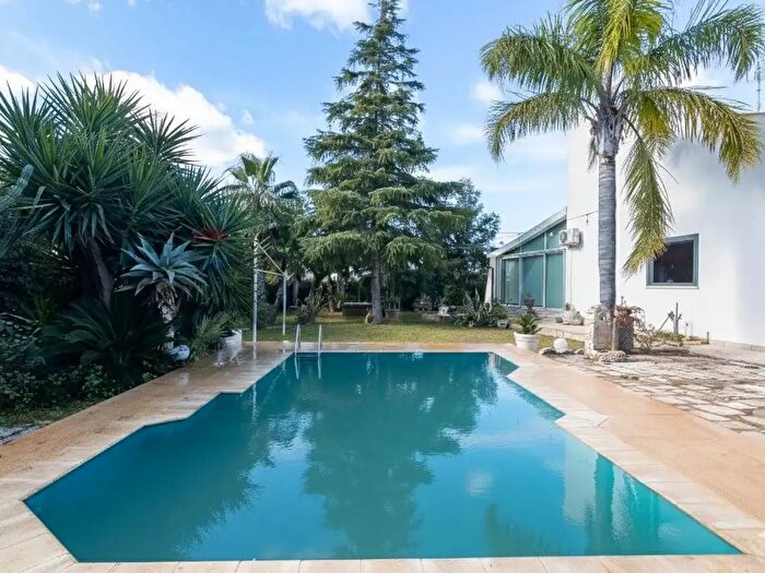 Casa con 11 locali in vendita in Comiso