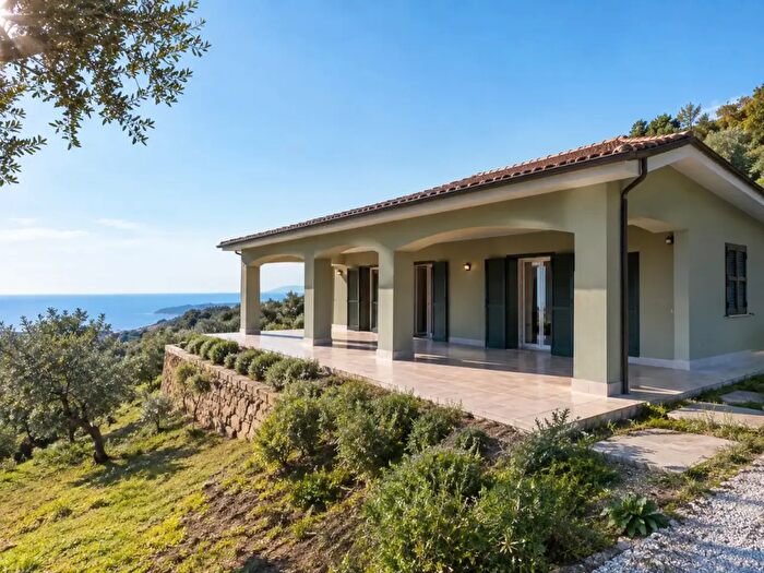 Casa trilocale in vendita in Strada San Bartolomeo, Sanremo