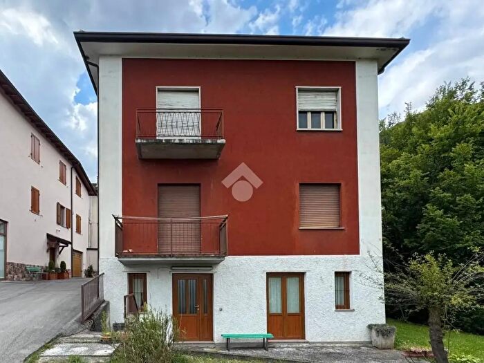 Appartamento quadrilocale in vendita in Via della Rova, Endine Gaiano