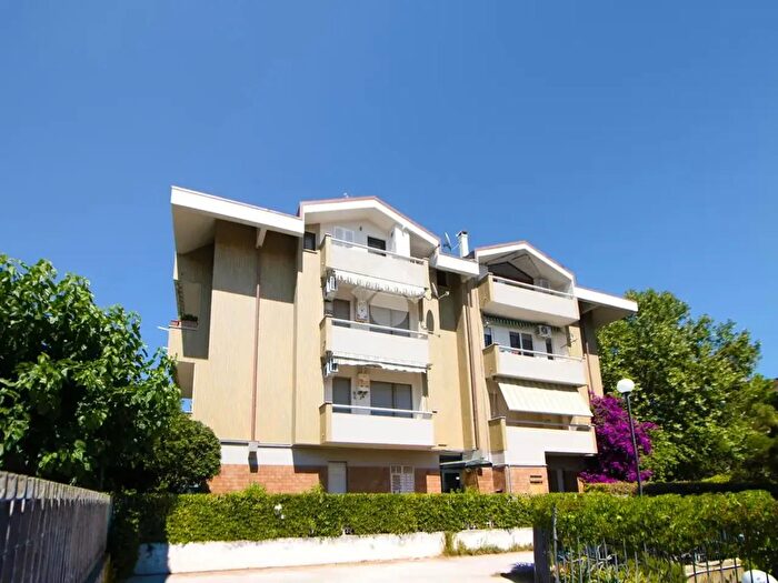Appartamento quadrilocale in vendita in Viale Alcione, Francavilla Al Mare