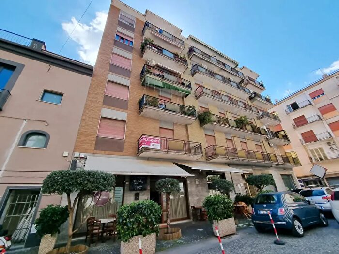Appartamento con 6 locali in vendita in Via Cesare Battisti, Caserta