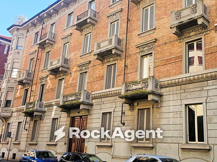 Appartamento con 6 locali in affitto in Via Giuseppe Talucchi, San Donato, Torino
