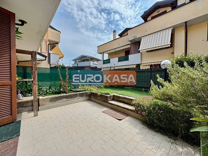 Appartamento bilocale in vendita in Via Rossini, Trezzano Rosa