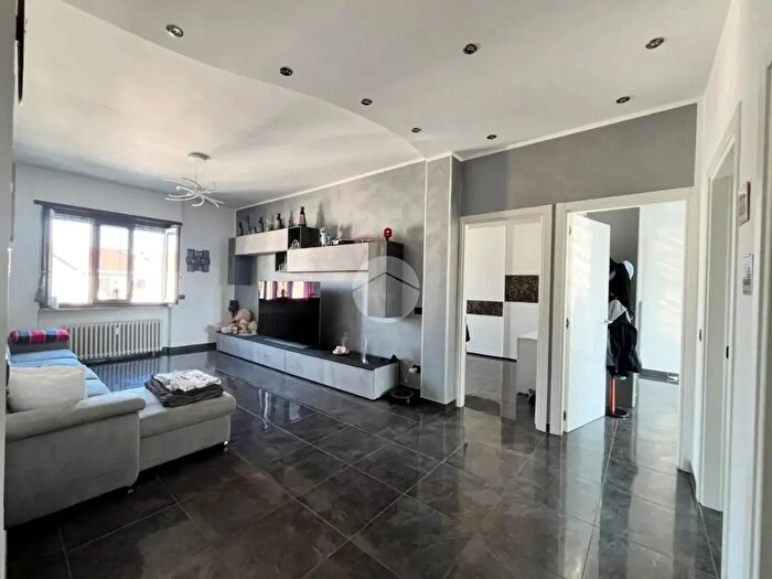 Appartamento quadrilocale in vendita in Via Pavone, Banchette