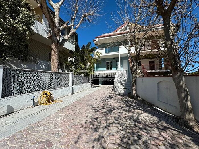 Appartamento trilocale in vendita in Via Francesco Paolo Tosti, Francavilla Al Mare