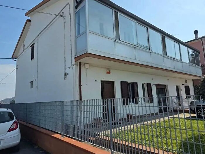 Casa con 8 locali in vendita in Ancona