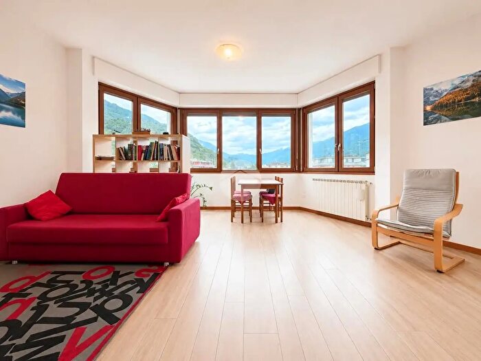 Appartamento trilocale in vendita in Via Stelvio, Sondrio