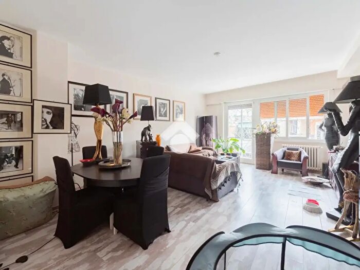 Appartamento trilocale in vendita in Via Cecilio Stazio, Roma