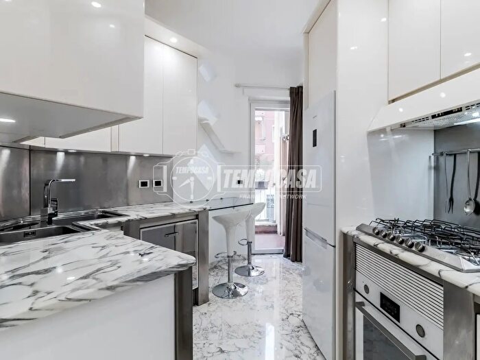 Appartamento trilocale in affitto in Via Alberto Caroncini, Milano