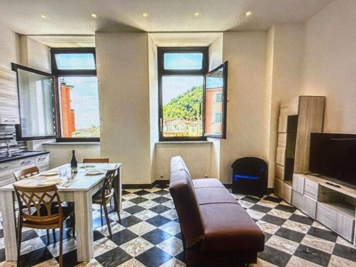 Appartamento quadrilocale in affitto in Via Roma, Centro, Carrara