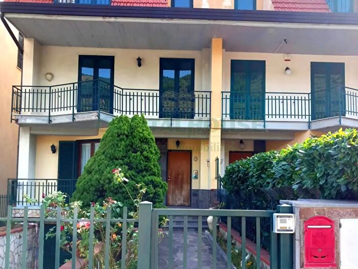 Casa con 7 locali in vendita in Sirignano