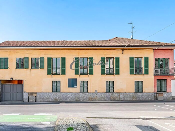 Appartamento con 15 locali in vendita in Via Como, Novedrate