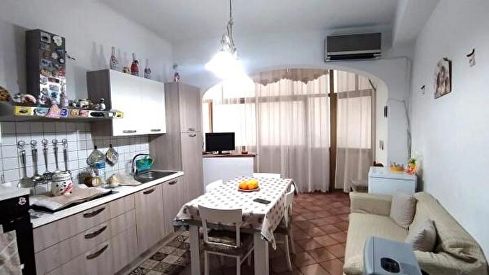 Appartamento quadrilocale in vendita in Via Vittorio Emanuele SNC, Aci Catena