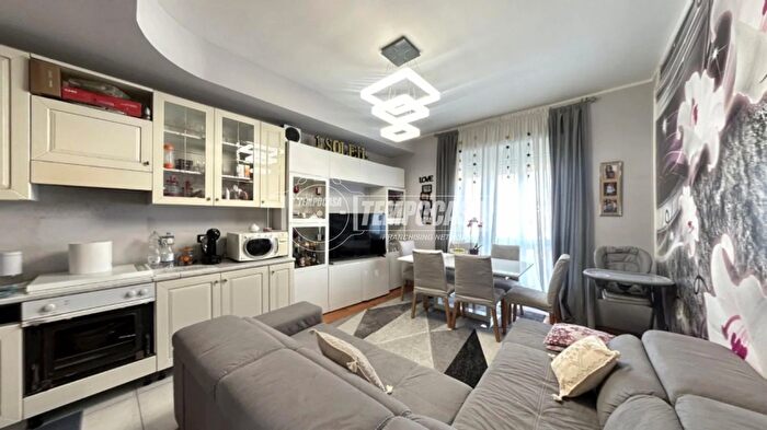 Appartamento trilocale in vendita in Via Borgaro, Torino