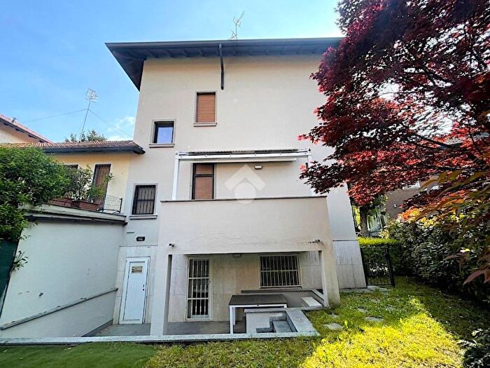 Casa con 6 locali in vendita in Via privata bitonto, Zara, Milano