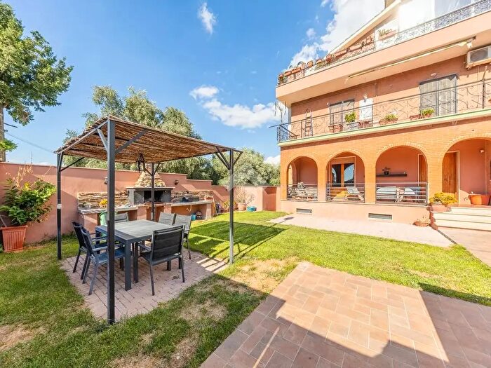 Appartamento trilocale in vendita in Via Alessandro Manzoni, Zagarolo