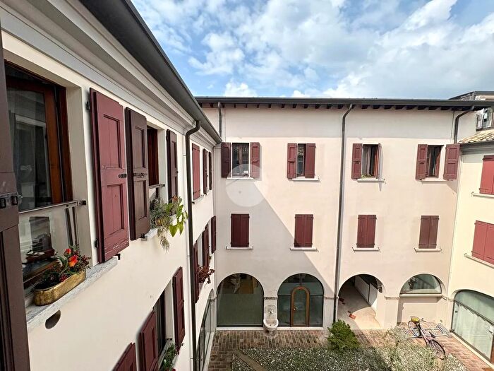 Appartamento bilocale in vendita in Via Crocefisso, Desenzano Del Garda