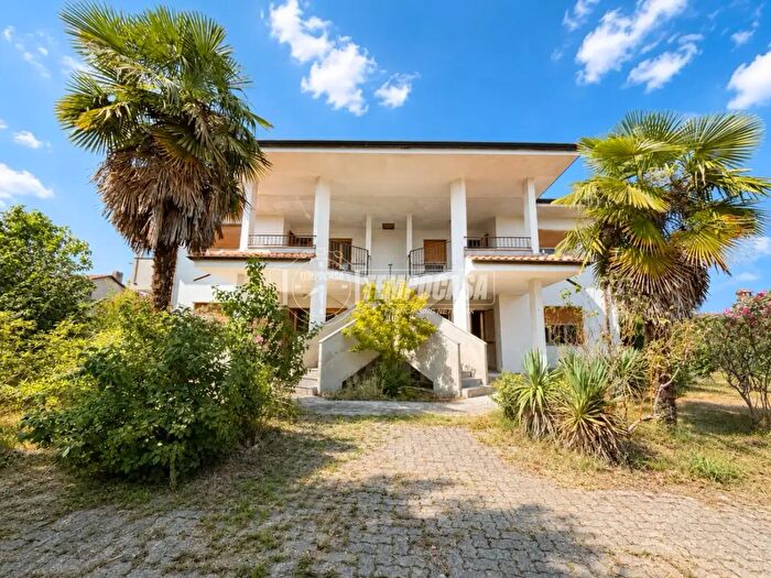 Casa con 16 locali in vendita in Via XXV Aprile, Mazze'
