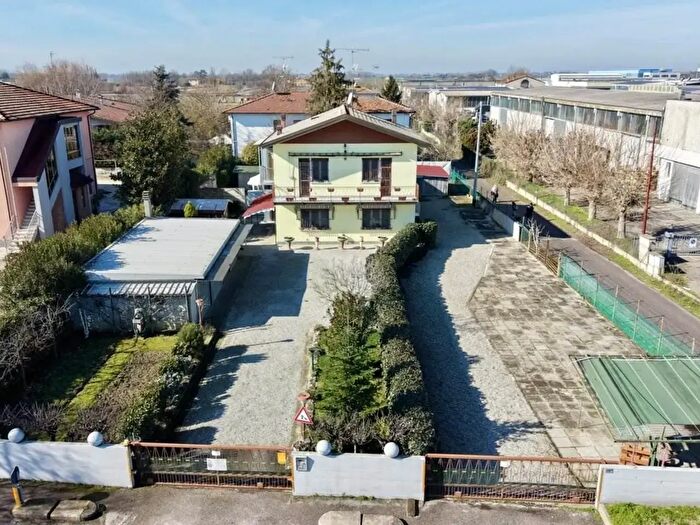 Casa con 11 locali in vendita in Via Nazionale, Malalbergo