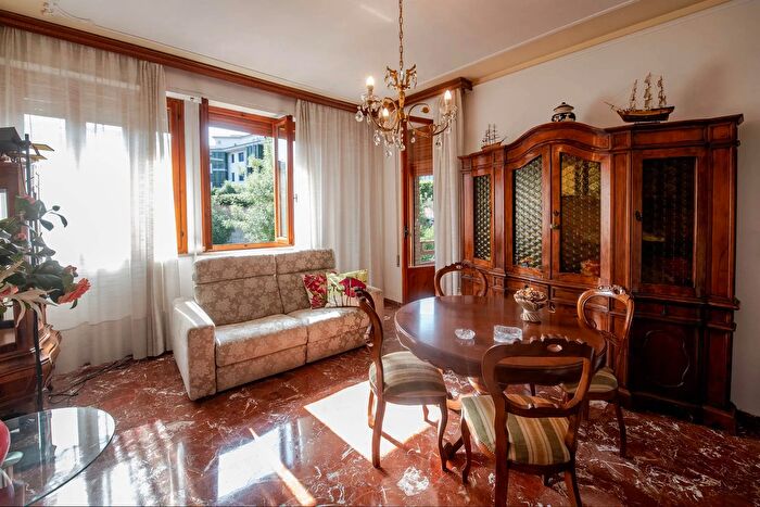 Appartamento con 5 locali in vendita in Siena