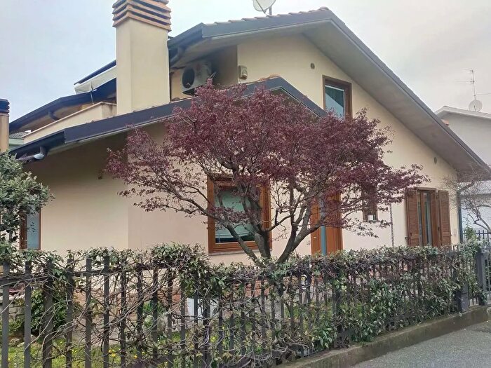 Casa quadrilocale in vendita in Via Leonardo da Vinci, San Paolo DArgon